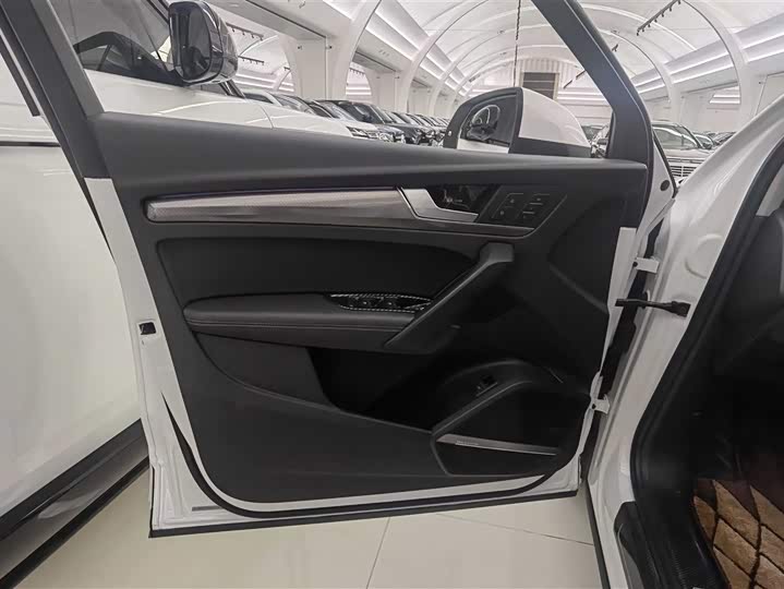 Фото 5 - Audi Q5L