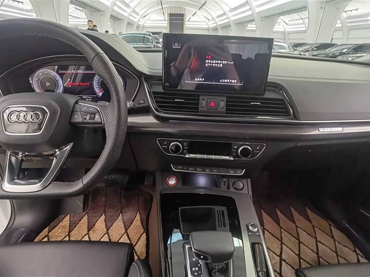 Фото 8 - Audi Q5L