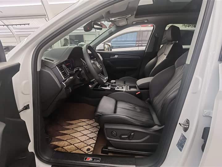 Фото 9 - Audi Q5L