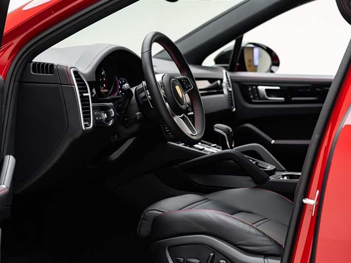 Фото 10 - Porsche Cayenne