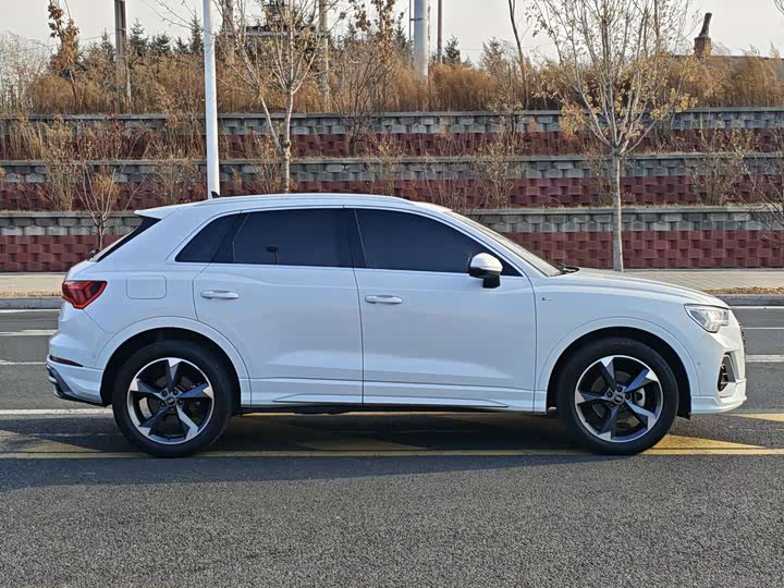 Фото 4 - Audi Q3