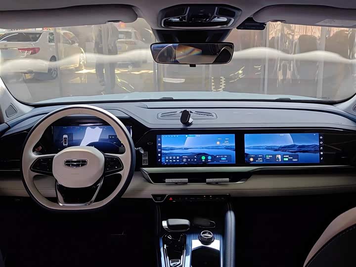 Фото 10 - Geely Monjaro