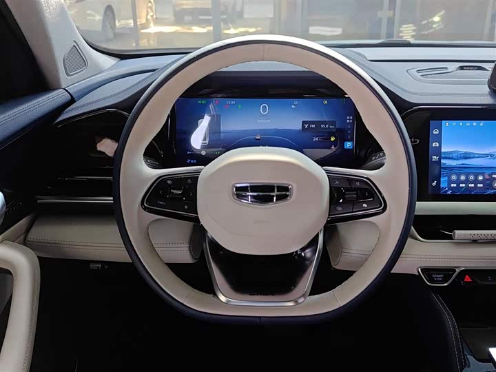 Фото 11 - Geely Monjaro