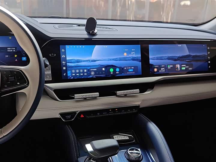 Фото 13 - Geely Monjaro