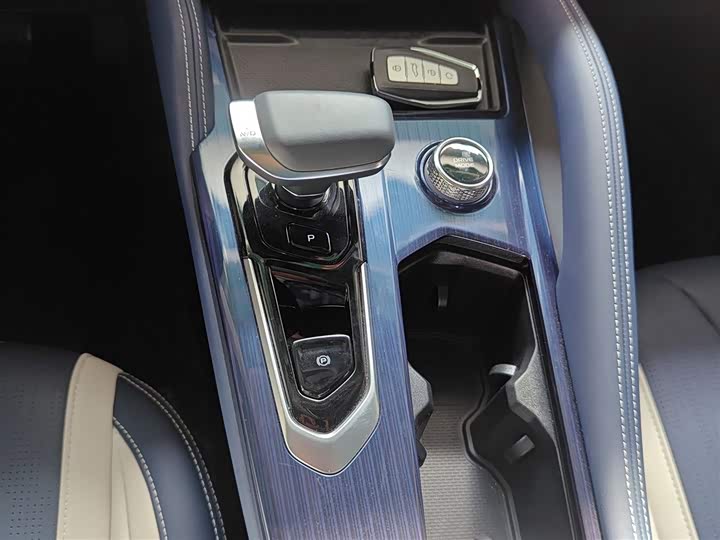 Фото 14 - Geely Monjaro