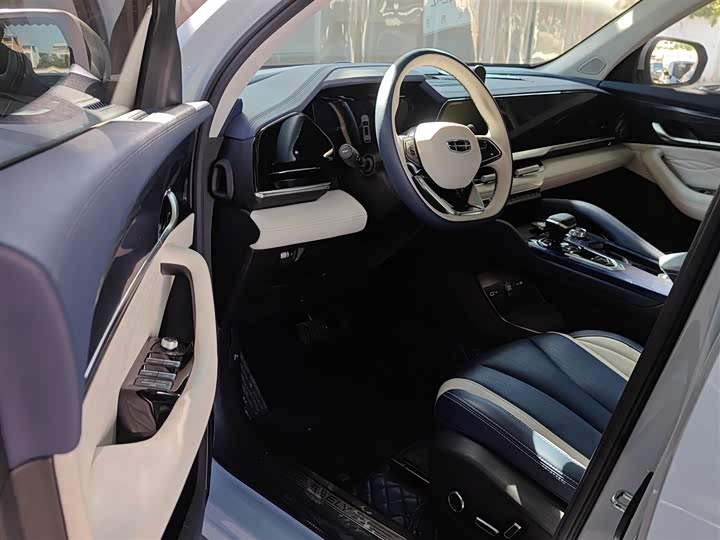 Фото 16 - Geely Monjaro