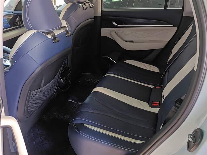 Фото 17 - Geely Monjaro