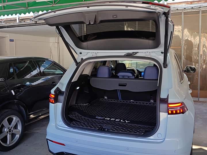 Фото 19 - Geely Monjaro