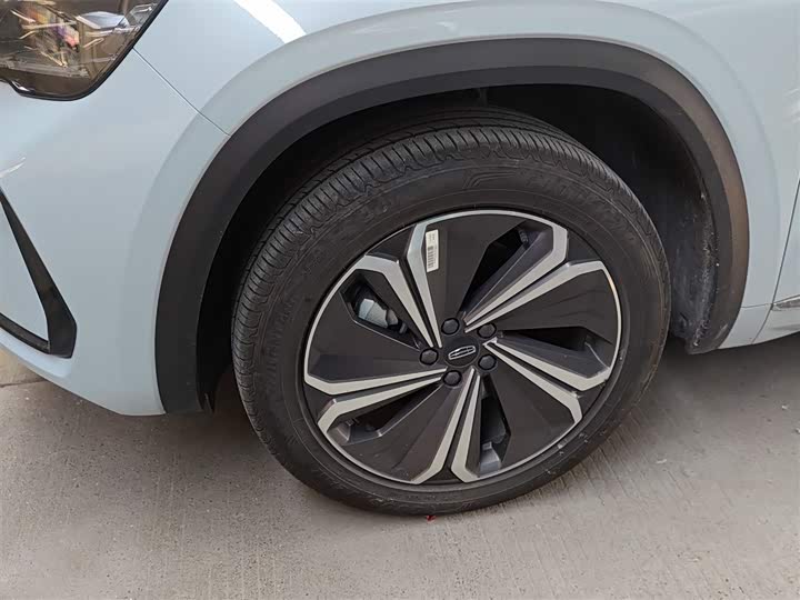 Фото 23 - Geely Monjaro