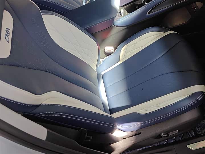 Фото 25 - Geely Monjaro