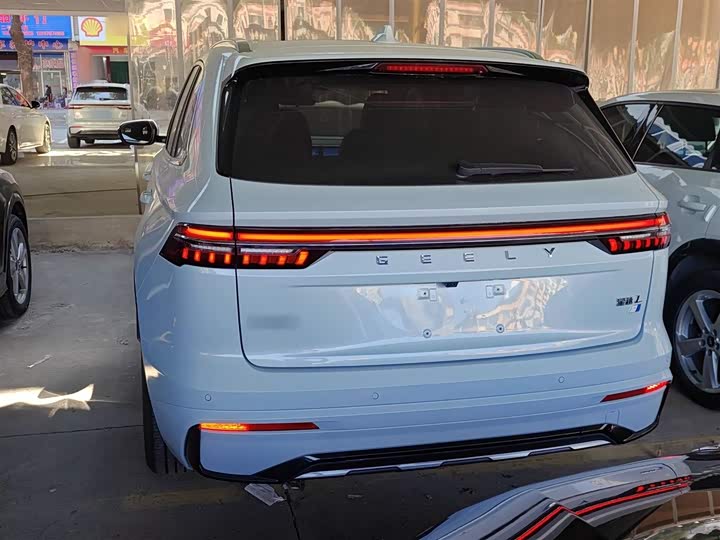 Фото 6 - Geely Monjaro