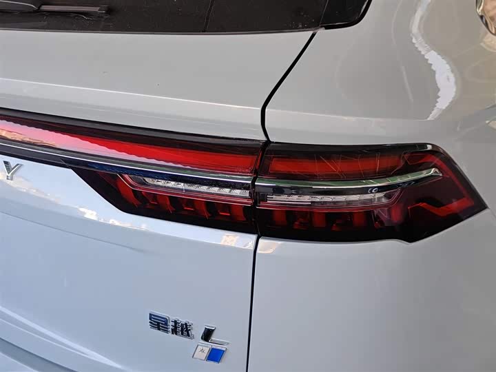 Фото 8 - Geely Monjaro