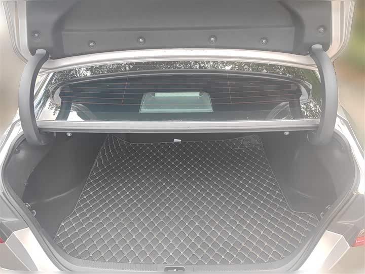 Фото 10 - Toyota Camry