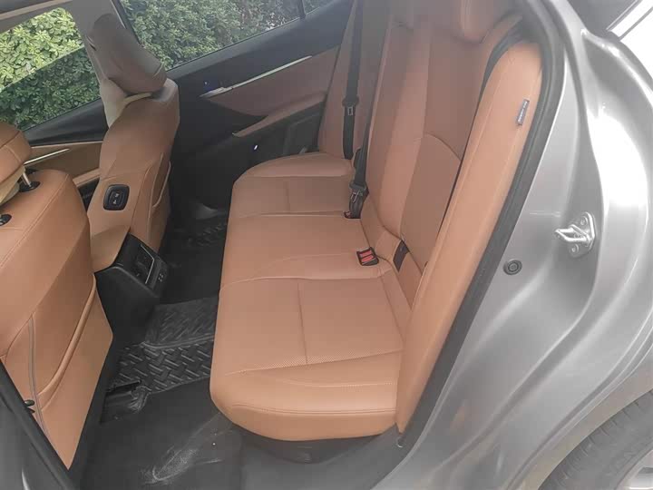 Фото 15 - Toyota Camry