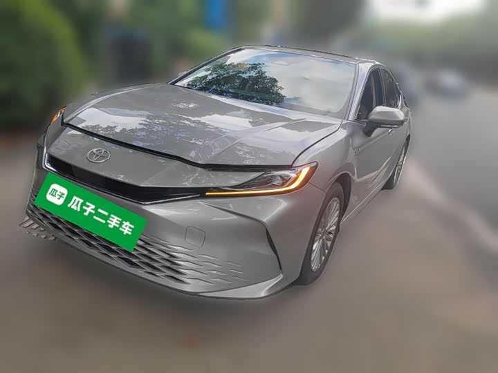 Фото 2 - Toyota Camry