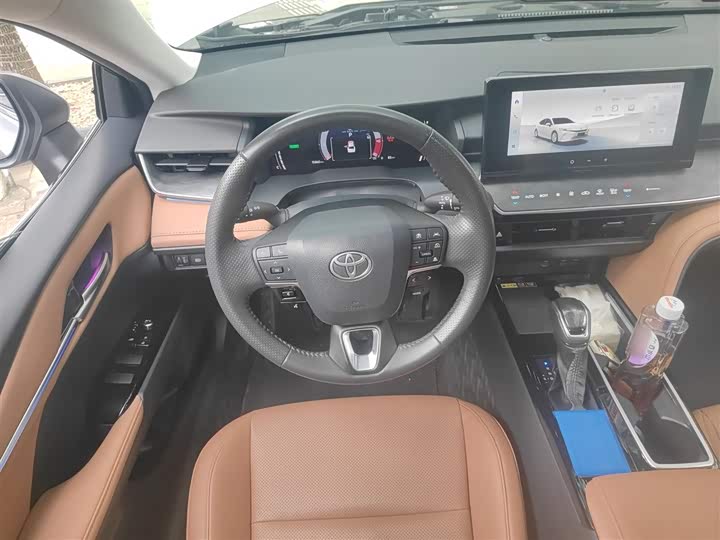 Фото 3 - Toyota Camry
