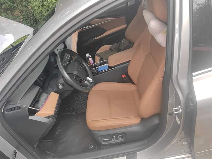 Фото 8 - Toyota Camry