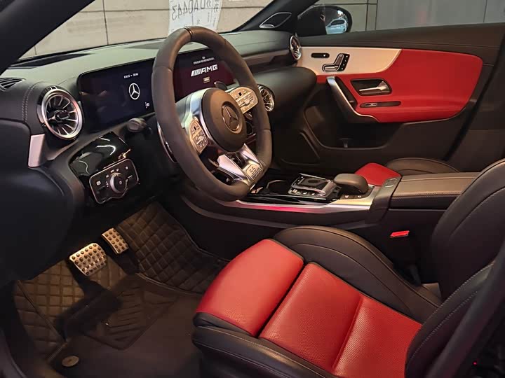 Фото 9 - Mercedes-Benz CLA-Class AMG