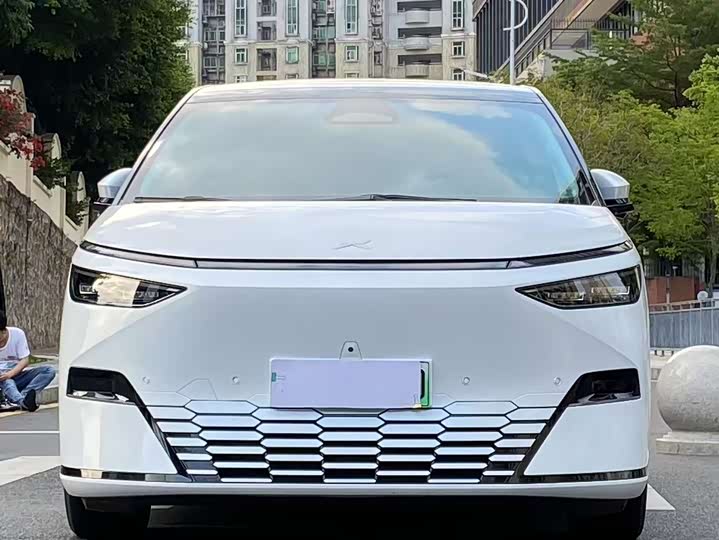 Фото 2 - XPeng X9