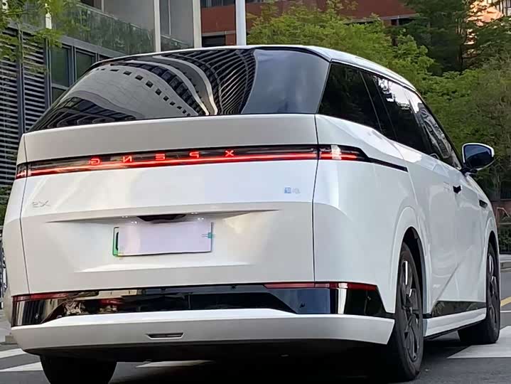 Фото 7 - XPeng X9