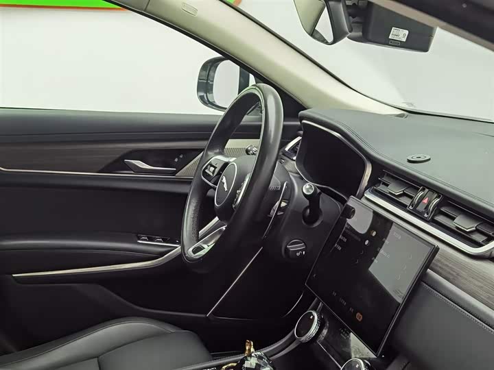 Фото 22 - Jaguar XF L