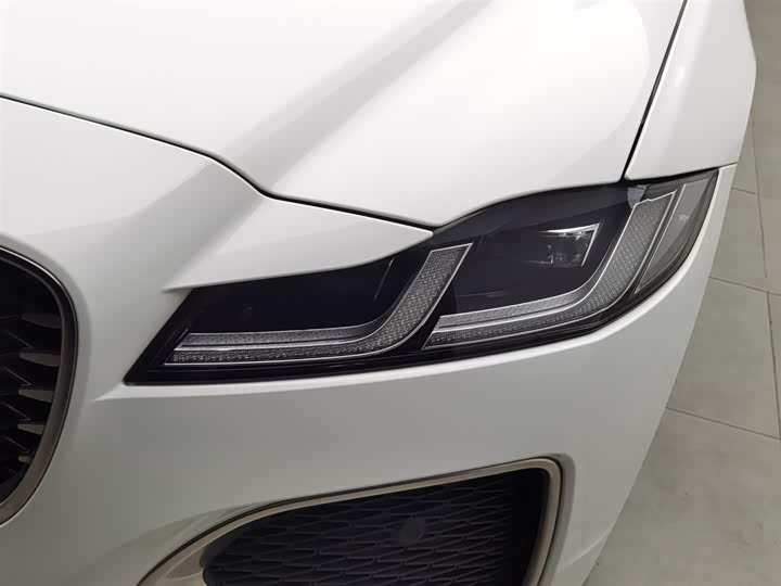 Фото 7 - Jaguar XF L