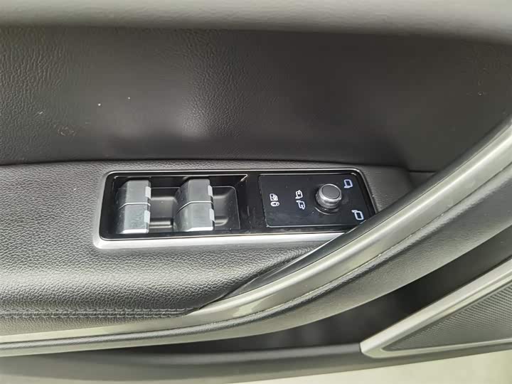 Фото 9 - Jaguar XF L