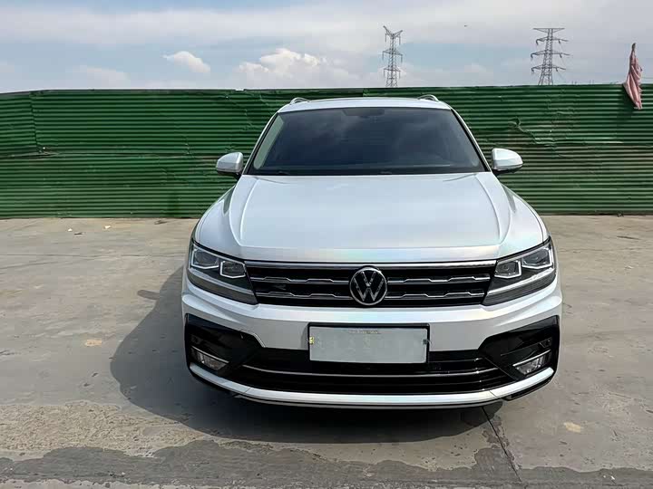 Фото 2 - Volkswagen Tiguan L Pro