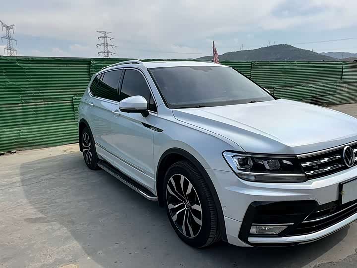 Фото 3 - Volkswagen Tiguan L Pro