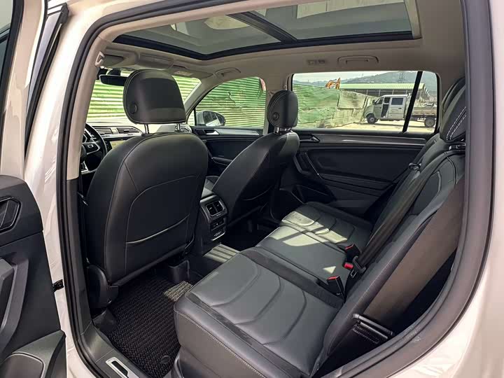 Фото 7 - Volkswagen Tiguan L Pro