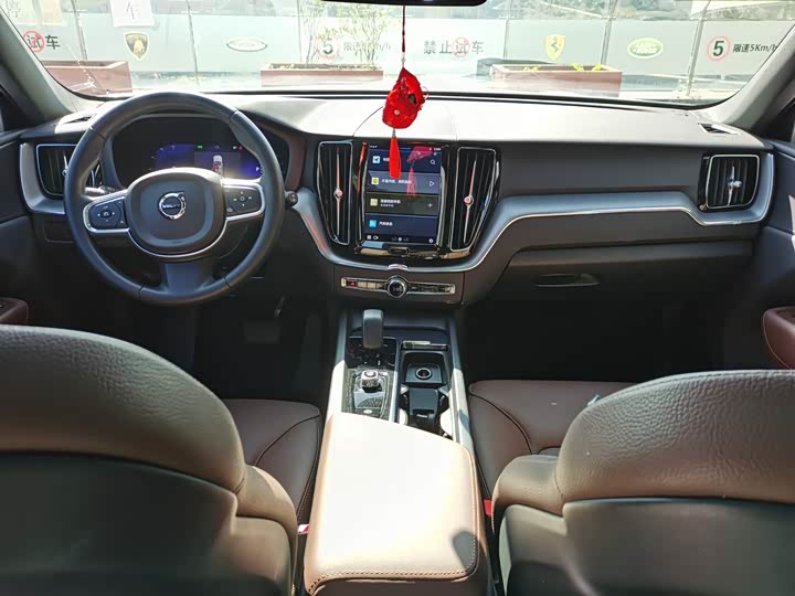 Фото 6 - Volvo XC60