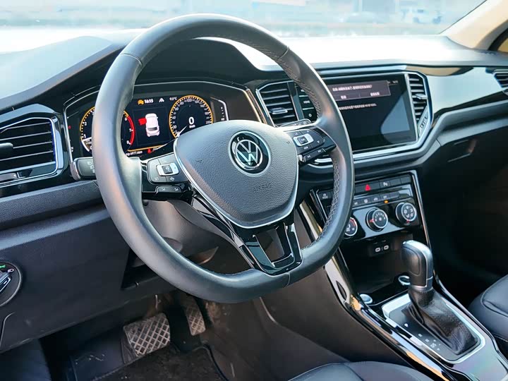 Фото 10 - Volkswagen T-Roc