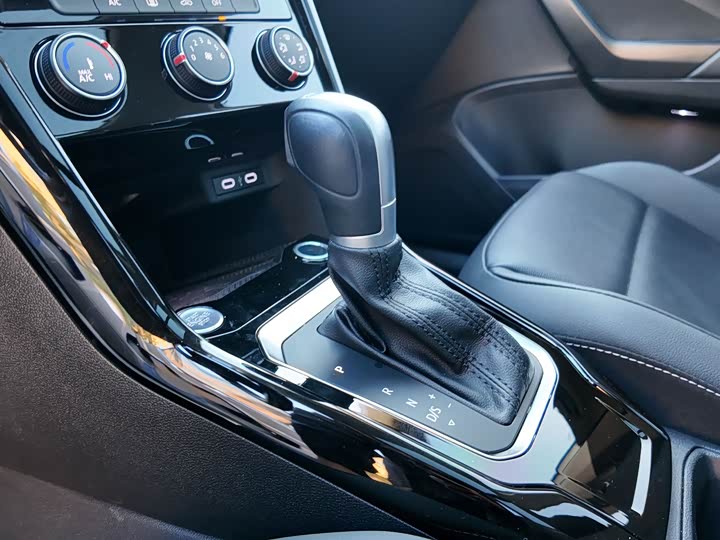 Фото 13 - Volkswagen T-Roc