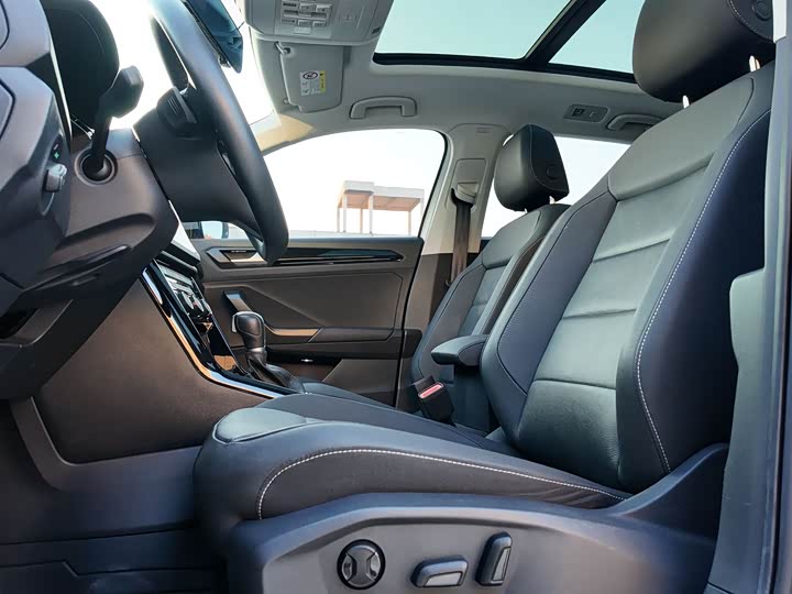 Фото 7 - Volkswagen T-Roc