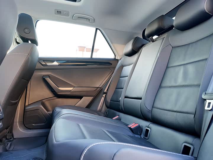 Фото 8 - Volkswagen T-Roc