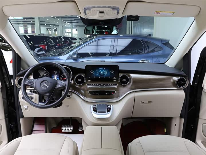 Фото 11 - Mercedes-Benz V-Class