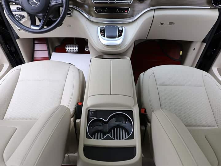 Фото 12 - Mercedes-Benz V-Class