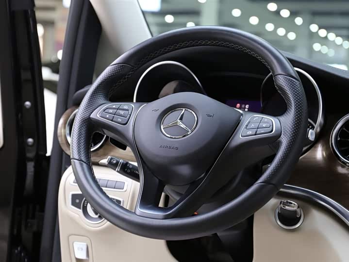 Фото 13 - Mercedes-Benz V-Class