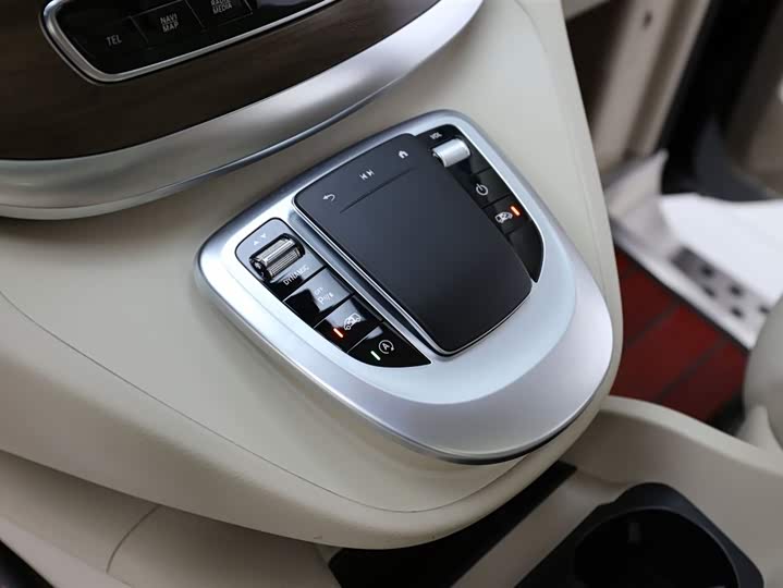 Фото 14 - Mercedes-Benz V-Class