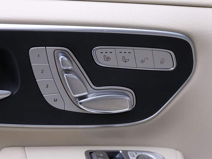 Фото 18 - Mercedes-Benz V-Class