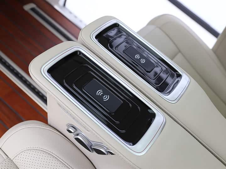 Фото 19 - Mercedes-Benz V-Class