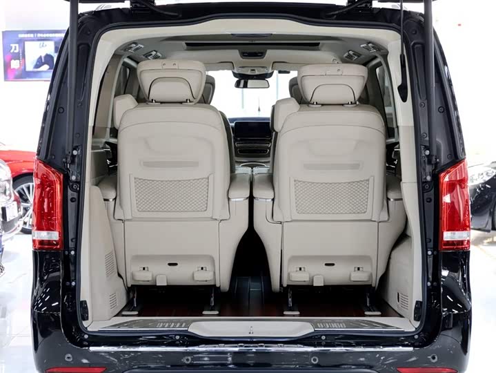 Фото 29 - Mercedes-Benz V-Class