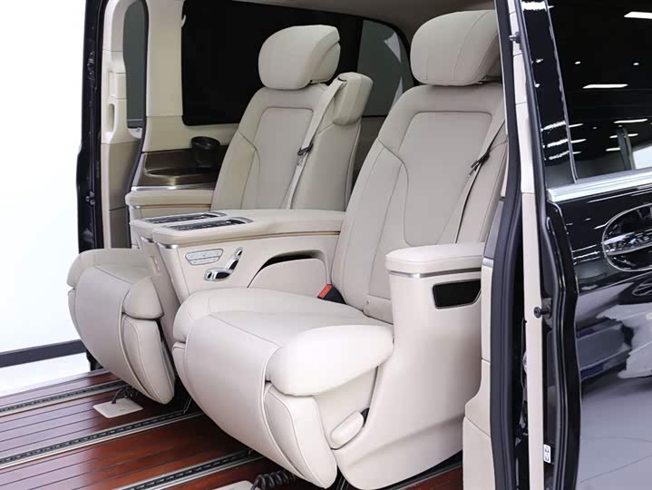 Фото 7 - Mercedes-Benz V-Class