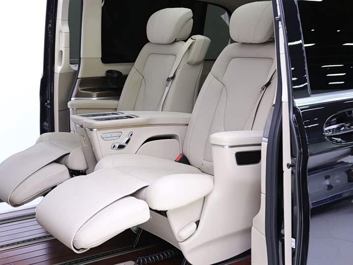 Фото 8 - Mercedes-Benz V-Class