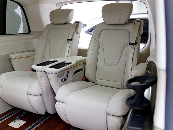 Фото 9 - Mercedes-Benz V-Class