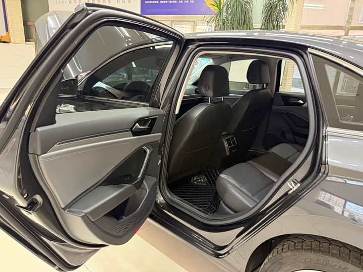 Фото 17 - Volkswagen Sagitar L