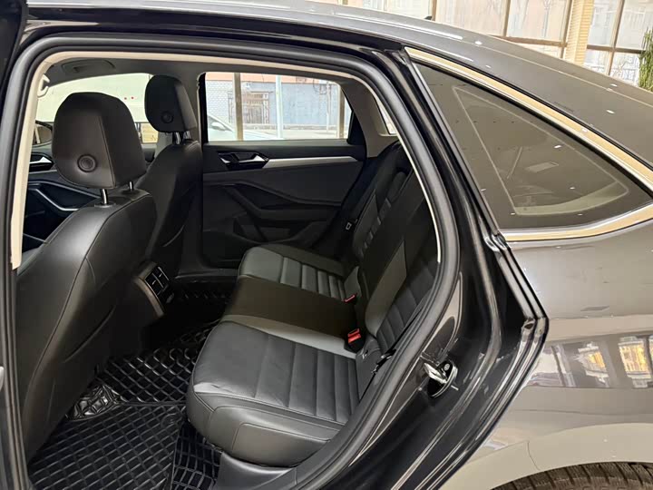 Фото 18 - Volkswagen Sagitar L