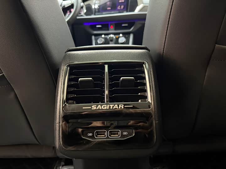 Фото 19 - Volkswagen Sagitar L