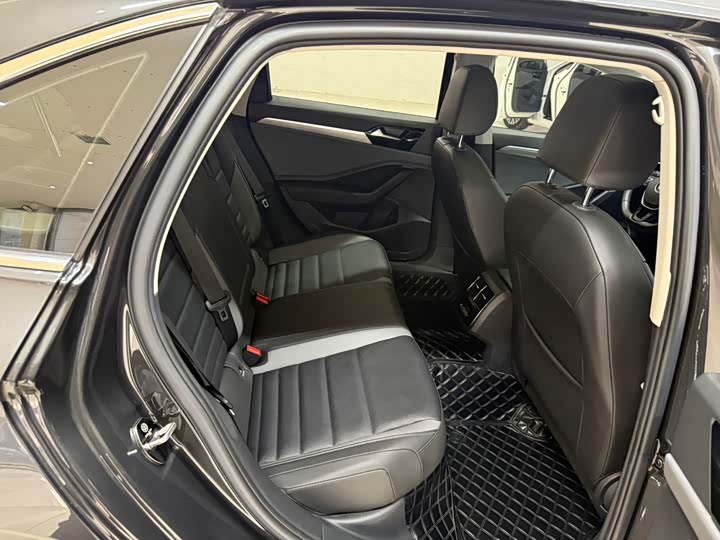 Фото 22 - Volkswagen Sagitar L