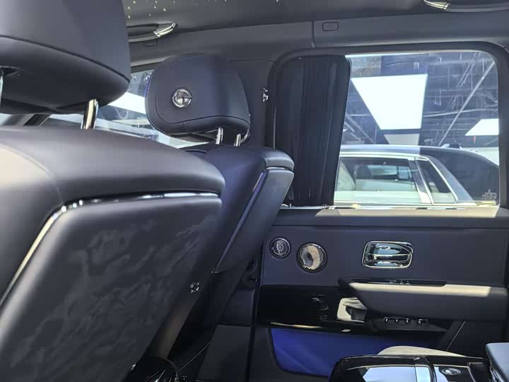 Фото 10 - Rolls-Royce Cullinan